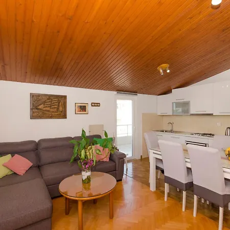Apartment Jadro - 250 M From