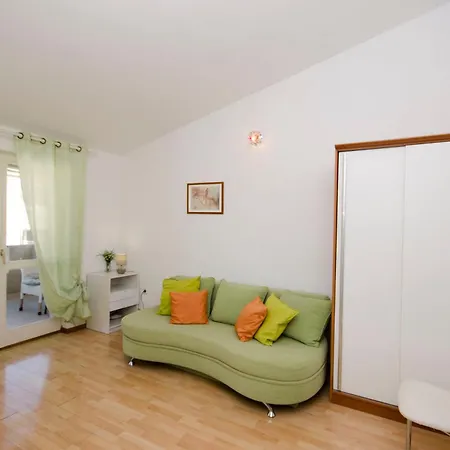Apartment Jadro - 250 M From *