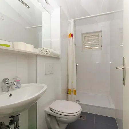 Apartment Jadro - 250 M From