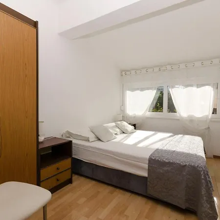 Apartment Jadro - 250 M From
