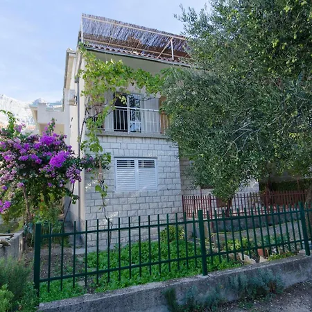 Apartment Jadro - 250 M From *