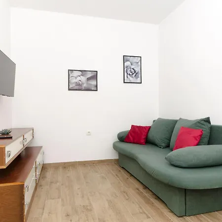 Apartment Jadro - 250 M From