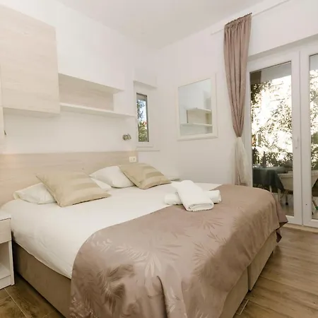 Jadro דירה מאקרסקה