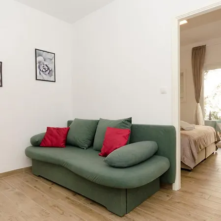 Jadro דירה מאקרסקה